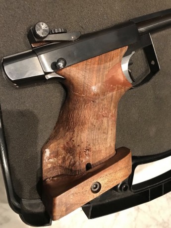 Buenos días: 

Vendo pistola libre Drulov 90. Adjunto fotos para ver el estado de la misma, el pavonado 00