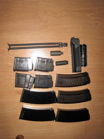 Hola. Vendo este rifle impecable, con muchos accesorios, cargadores de 10 y de 30, bípode original, dos 32