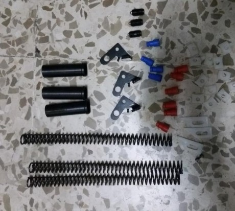 Se vende lote de piezas sueltas para la Dillon 1050.

15€ mas envío. 00