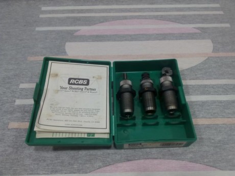 Buenas noches,

Se vende set de 3 DIES marca RCBS para calibre 9mm Parabellum. Incluye Shell Holder.

Precio 01