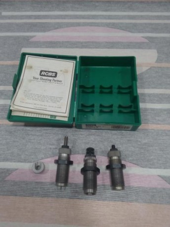 Buenas noches,

Se vende set de 3 DIES marca RCBS para calibre 9mm Parabellum. Incluye Shell Holder.

Precio 00