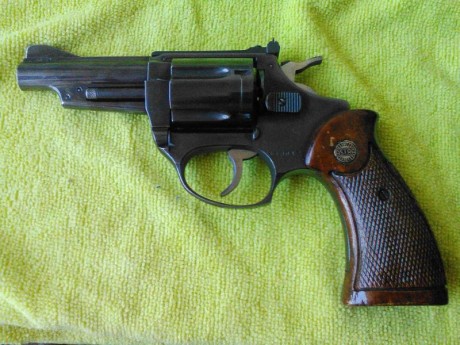 Un amigo vende revolver ASTRA de 3 pulgadas y es ya todo un historico y acero español ya con sus años..los 10