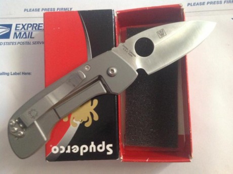Hola a todos:

Pongo a la venta una Spy Leafstorm, completamente nueva. Modelo descatalogado, colaboración 01