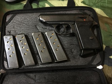 Se vende walther ppk en calibre 7,65 mm, 5 cargadores, 1 de ellos con ampliación para el meñique, funda 01