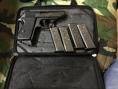 Se vende walther ppk en calibre 7,65 mm, 5 cargadores, 1 de ellos con ampliación para el meñique, funda 00