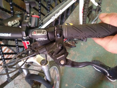 Cambio bicicleta de montaña como nueva, con las cubiertas primeras que tuvo casi sin desgaste. Freno hidráulico, 01