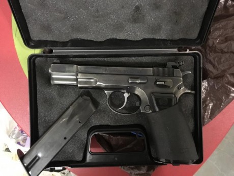 Hola, vendo mi CZ75 de las antiguas, con gatillo afinado y alza LPA, funciona perfectamente y es muy precisa, 11