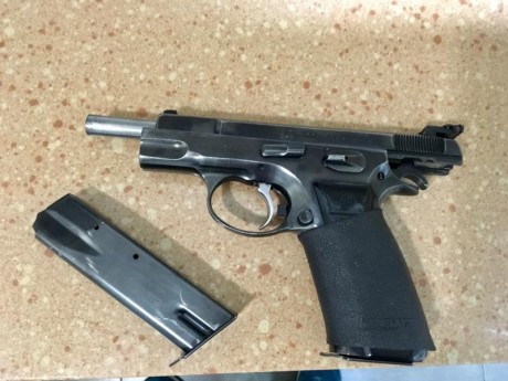 Hola, vendo mi CZ75 de las antiguas, con gatillo afinado y alza LPA, funciona perfectamente y es muy precisa, 10