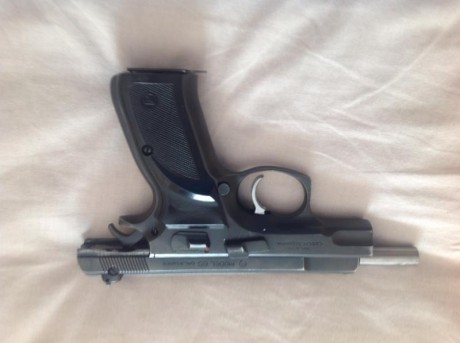 Pues eso se vende CZ 85 del año 1988 cal.9m/m guiada en F en perfecto funcionamiento 
Tiene sus añitos 00