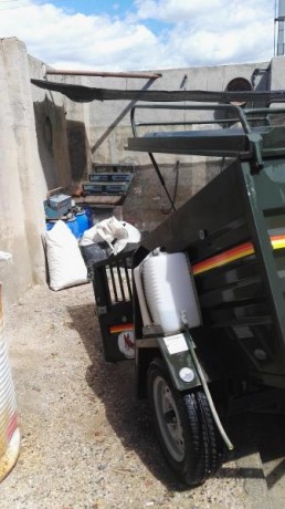 Remolque para transporte de animales, practicamente nuevo, se ha usado dos temporadas para llevar dos 10