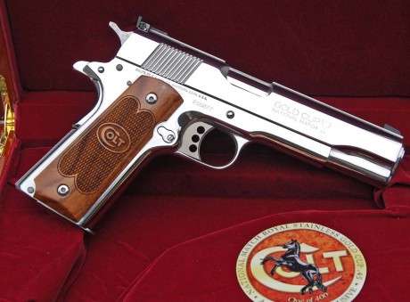 Estoy interesado en la compra de unas Cachas originales Colt Custom Shop de lujo para 1911 , que no sean 01