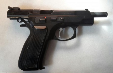 Hola amigos! ya que se muestran tantas armas buenas creo que a los propietarios de una cz 75 se nos tendría 11