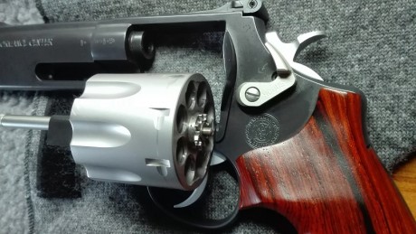VENDO REVOLVER SMITH AND WESSON 627 V-COMP.

CARACTERISTICAS A SABER:
Modelo de revolver terminado por 12