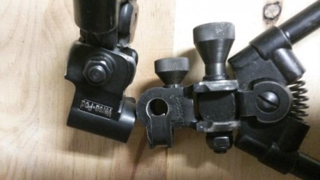 Bueno pues lo dicho, vendo este conjunto de bipodes versapod,uno con bloqueadores y el otro sencillo.

Se 00