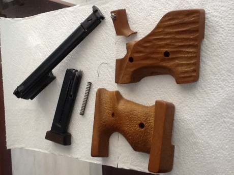 Vendo lote repuestos pistola Astra ts-22

- conjunto completo de punto , miras y contrapeso
- cargador 00