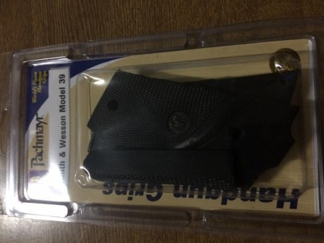 Hola

Compro cacha Pachmayr de Goma,  NO DE MADERA , para pistola Smith & Wesson modelo 39.

Saludos. 72