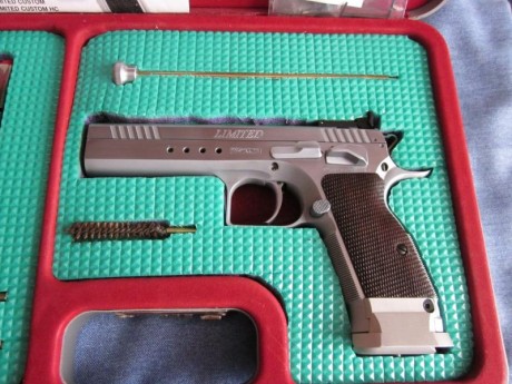 Hola.
Pongo a la venta, pistola de 9mm de la marca Tanfoglio Limited Custom HC
 está bien conservada
carece 01