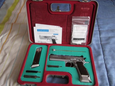 Hola.
Pongo a la venta, pistola de 9mm de la marca Tanfoglio Limited Custom HC
 está bien conservada
carece 00