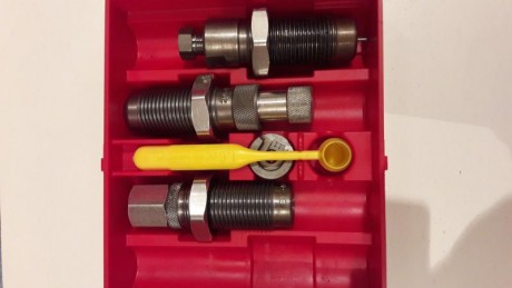 Se vende die lee 44 magnum en buen estado y caja de 72 puntas del mismo calibre , gastos de envío a cargo 02