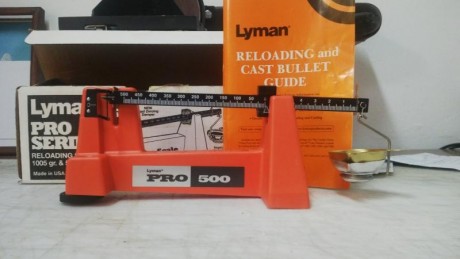Vendo bascula Lyman 500 Pro, nueva, en su caja, 55 Euros con portes a la Península. 00