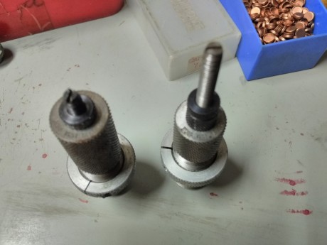 Buenos días.
Vendo dos juegos de DIES del 7x57mm
dies RCBS 7x57mm  35€, estan sin usar ya que el que los 12