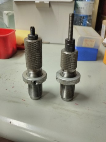 Buenos días.
Vendo dos juegos de DIES del 7x57mm
dies RCBS 7x57mm  35€, estan sin usar ya que el que los 10