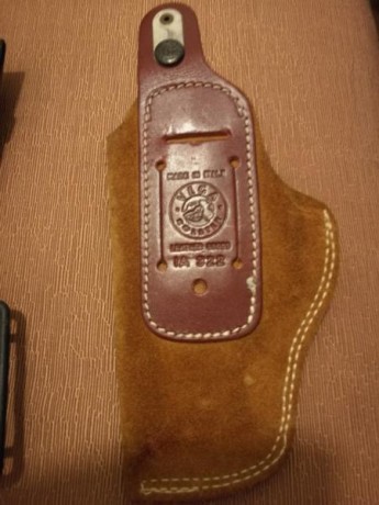 Con el tiempo y los cambios de armas va uno acumulando en el armario infinidad de cosas ,con la intención 111