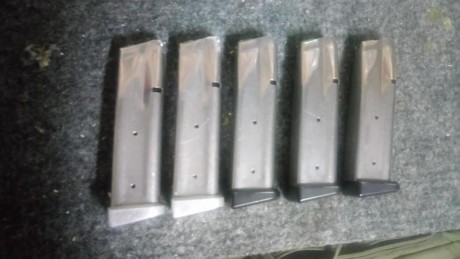 5 cargadores Infinity del 40 S&W 60€ Cada uno, más gastos si los hubiese.

Todos de 120mm de alto

Estan 01
