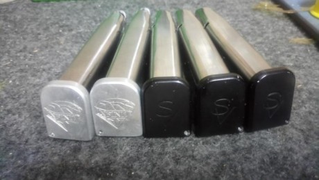 5 cargadores Infinity del 40 S&W 60€ Cada uno, más gastos si los hubiese.

Todos de 120mm de alto

Estan 00