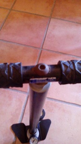 Es la que trae el filtro para el aire. En buenas condiciones. Regalo bote de grasa Hill para la bomba. 01