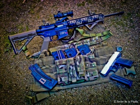 Hola,saco este nuevo tema,pues como yo,muchos de vosotros,amantes de las armas de corte tactico del 22,customizais,vestis,adornais 122