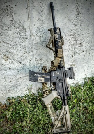 Hola,saco este nuevo tema,pues como yo,muchos de vosotros,amantes de las armas de corte tactico del 22,customizais,vestis,adornais 121