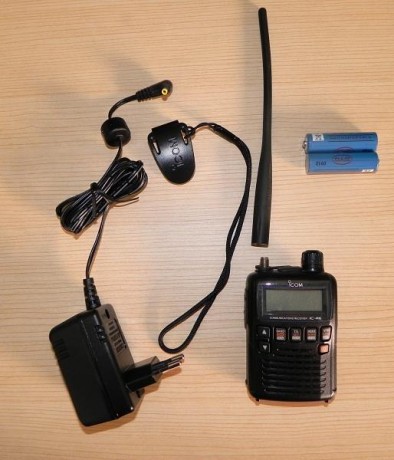 Vendo escáner de frecuencia ICOM R 6, estado nuevo, solo usado para escuchar Torre aeropuerto, precio 02