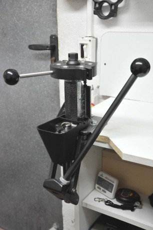 Vendida, se puede cerrar,  muchas gracias. 

Vendo prensa para recarga semi progresiva Lyman modelo T-MAG 00