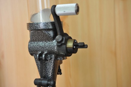  Vendido, muchas gracias a todos 

Vendo dosificador Lyman #55 con su soporte para tenerlo en la mesa.
Todo 02