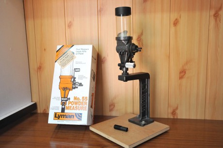  Vendido, muchas gracias a todos 

Vendo dosificador Lyman #55 con su soporte para tenerlo en la mesa.
Todo 00