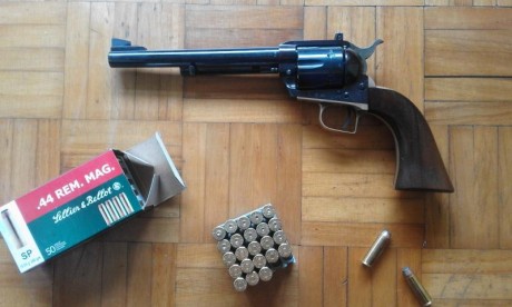 Vendo revolver Super Dakota, calibre 44 Mag., en perfecto estado estético, mecanico y funcional.
Se puede 10