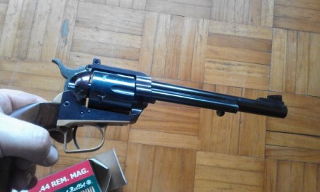 Vendo revolver Super Dakota, calibre 44 Mag., en perfecto estado estético, mecanico y funcional.
Se puede 22