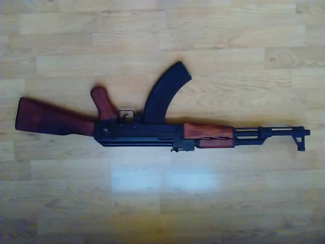 Vendo REPRODUCCIÓN de AK 47 Kalashnikov marca Denix (made in Spain).

En perfecto estado, sin golpes ni 01