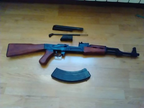 Vendo REPRODUCCIÓN de AK 47 Kalashnikov marca Denix (made in Spain).

En perfecto estado, sin golpes ni 00