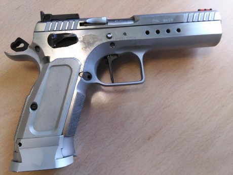 Vendo pistola Tanfoglio Stock, funcionando perfectamente, por 550€. También:
DPM Tanfoglio Stock, limited..por 00