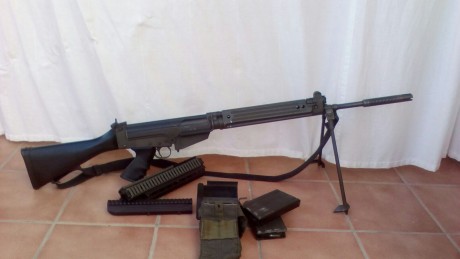 se vende fn fal stg 58 fabricado en Austria por Steyr-Puch.
cal 307 W
correa original
2 cargadores 
uper 00