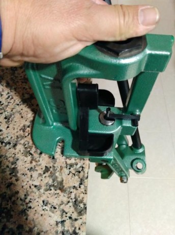 Vendo mi  prensa por dejar la recarga. 02