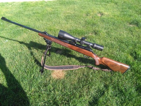 Se vende rifle cerrojo madera 7mm .
Muy bien cuidado como se aprecia en las fotos.

Se vende sin VISOR
Se 02