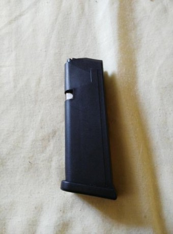 Se vende cargador de glock 19 en muy buen estado. 01