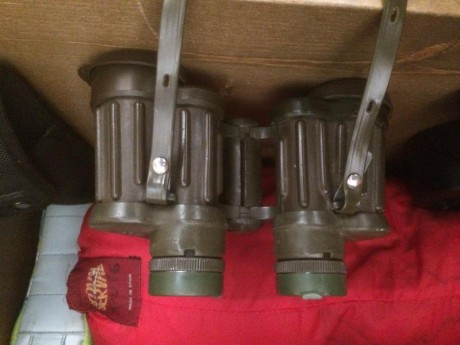 Vendo estos prismáticos Zeiss Jena 8x30 engomados. Están usados pero la óptica esta en muy buenas condiciones. 02