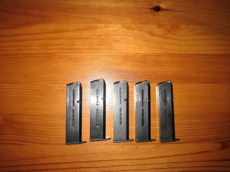 Hola. Vendo este lote de 5 cargadores. 100€ portes incluidos a la península. Están en Asturias 02