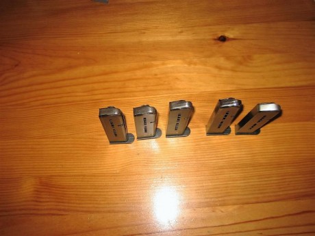 Hola. Vendo este lote de 5 cargadores. 100€ portes incluidos a la península. Están en Asturias 01