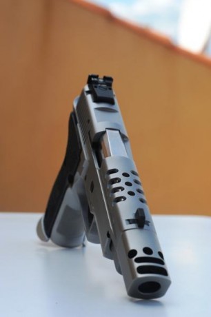 Pistola del Mastershop de Sig Sauer en 9 mm.

Corredera y disparador aligerados.
Disparador "Short 01