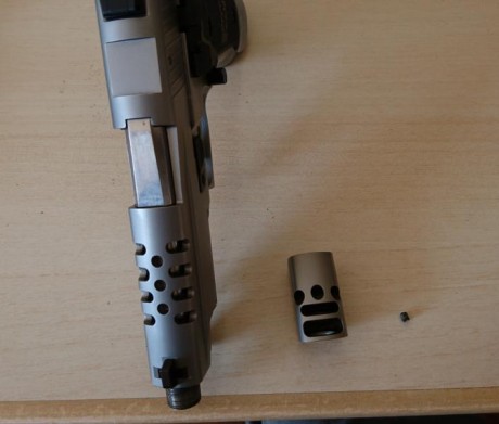 Pistola del Mastershop de Sig Sauer en 9 mm.

Corredera y disparador aligerados.
Disparador "Short 00